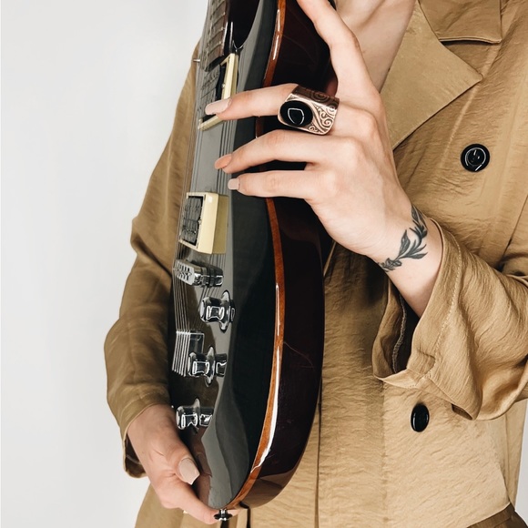 Copper ring with black gem - Picture 2 of 2